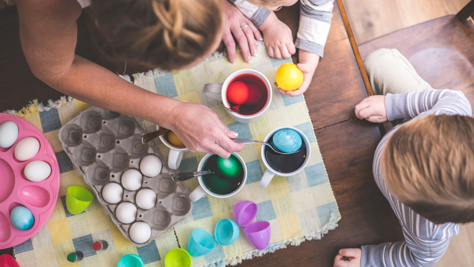 Have fun with your family and dye easter eggs this Easter!