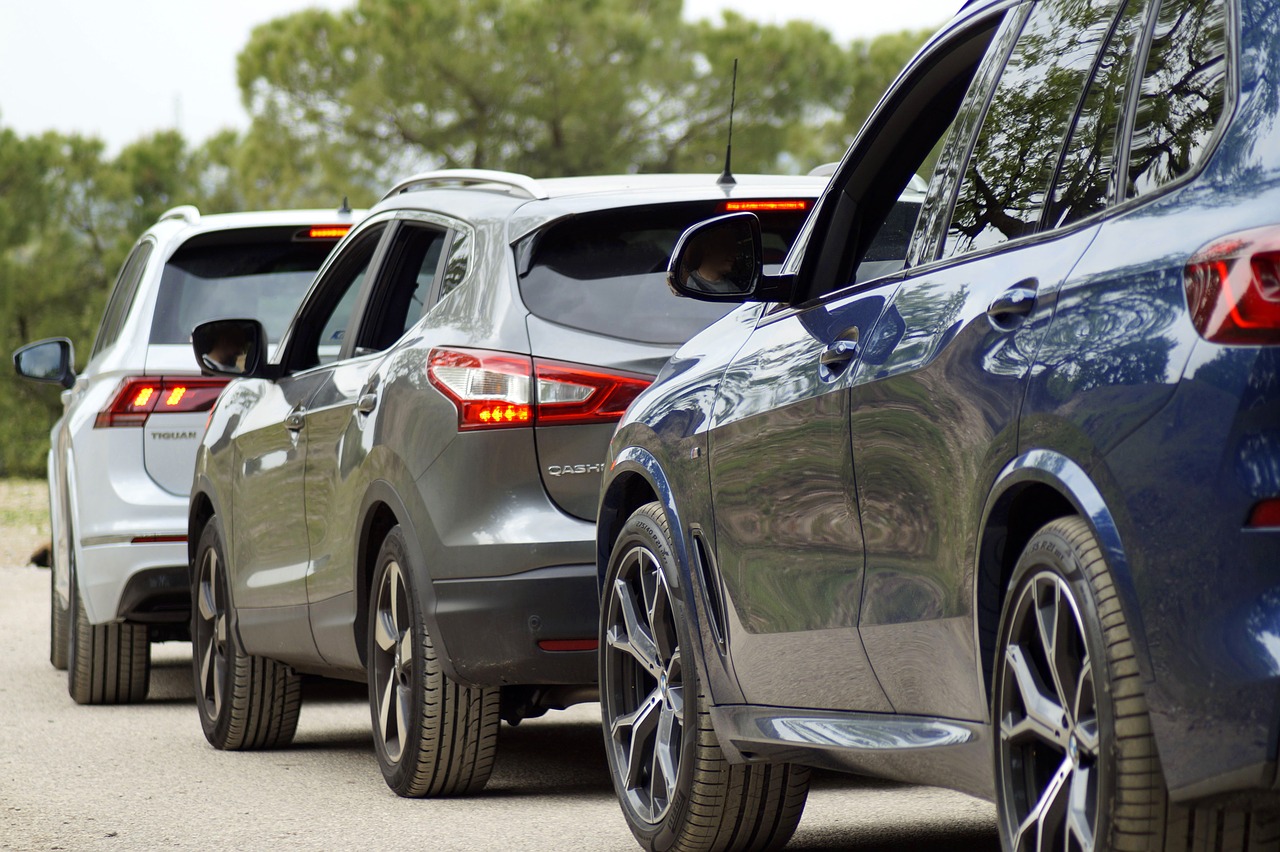 Cars stopped in a line